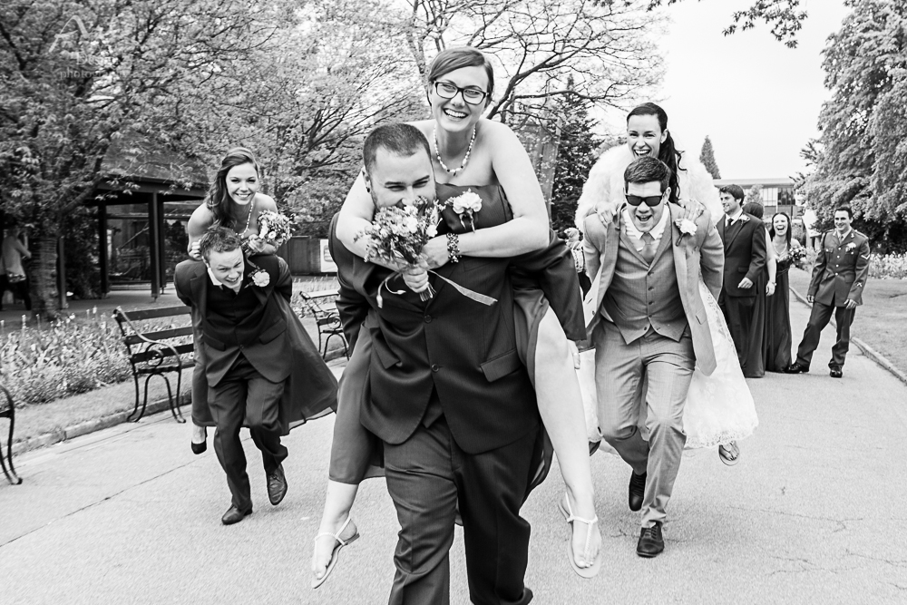 Read more about the article Lucie & Nic – Wedding photographer Bristol Zoo
