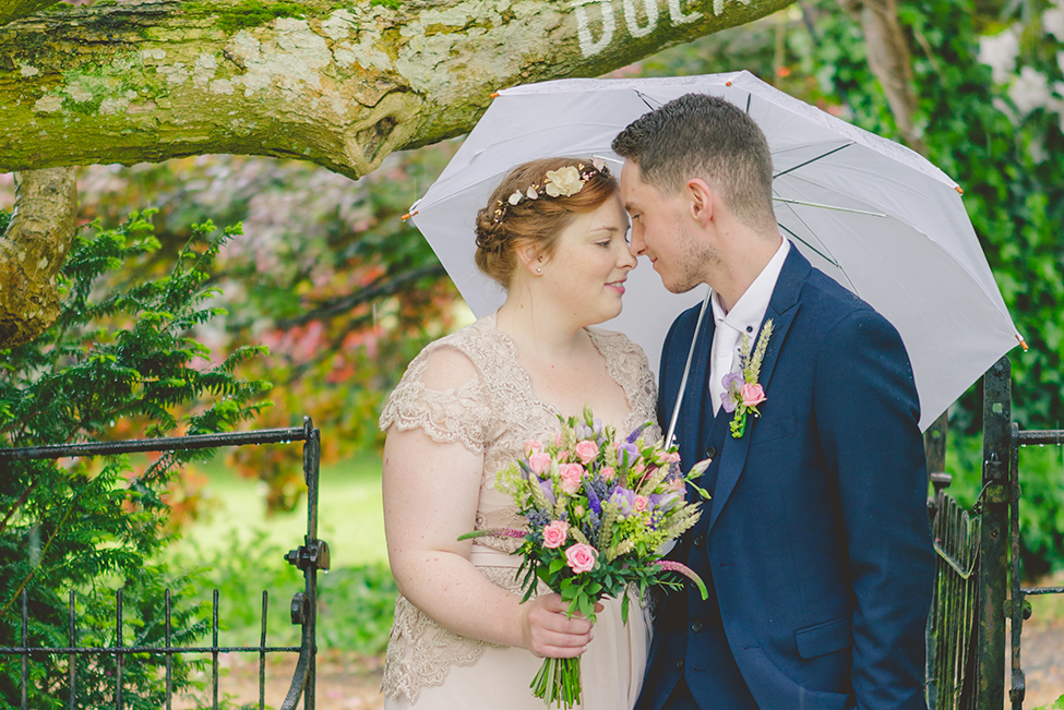You are currently viewing Glangrwyney Court Wedding Photography – Heloise & Matt