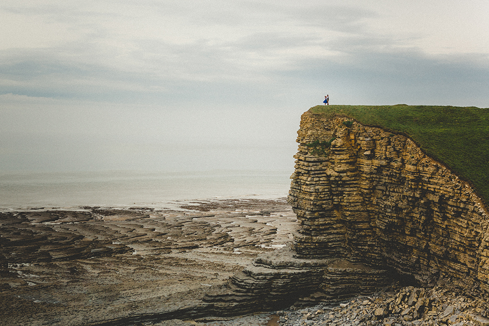 Read more about the article Nash Point Lighthouse Wedding Photographer | Art by Design