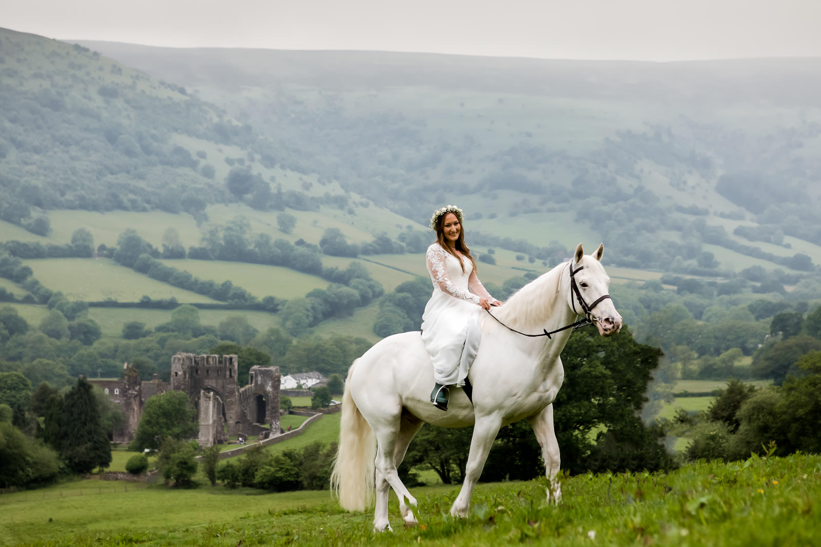 Read more about the article Llanthony Priory Woodland Wedding | Boho Farm Wedding