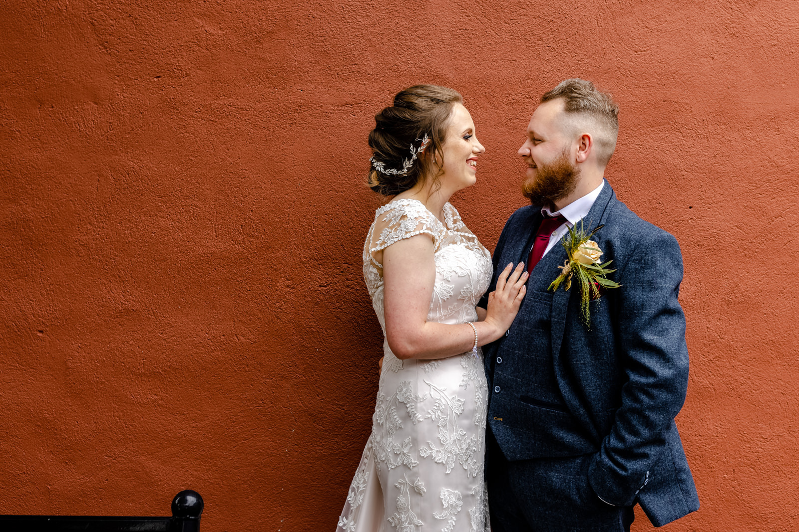 The Bear Hotel Wedding photography - Couple in the Physics Gardens