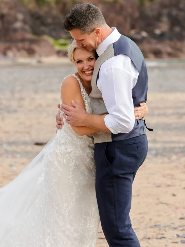 Give someone you love a ‘Cwtch’ today

#cwtch #cuddle #embrace #love #weddingphotography #weddingphotographer #naturalphotography