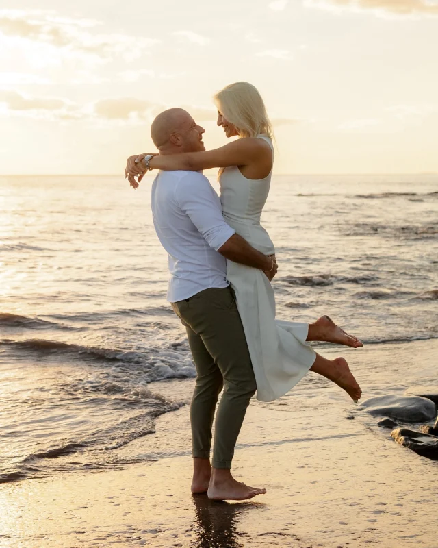 Georgia and Matt and their beautiful golden hour pre-wedding photoshoot down Southerndown 

#preweddingphotoshoot #engagementsession #goldenhour #goldenhourportraits #couplephotography #photographersouthwales #naturalcouplesphotography #weddingphotographerwales