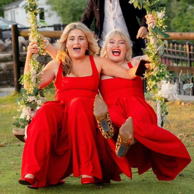 Girls just wanna have fun

#weddingfun #weddingswing #weddingphotographers #weddingphotos #bridesmaids #canadalodgeandlake #cardiffweddingphotographer