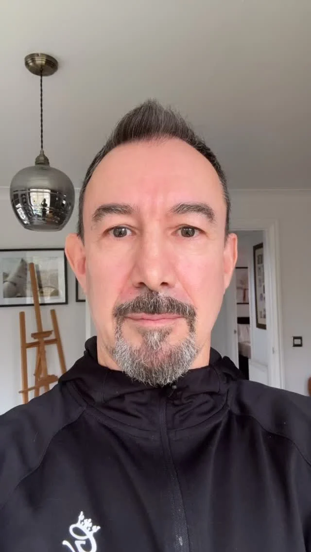 That’s your model face. More like a serial killer face 🤣

What’s your model face?

#weddingfun #weddingphotographerwales #walesweddingphotographer